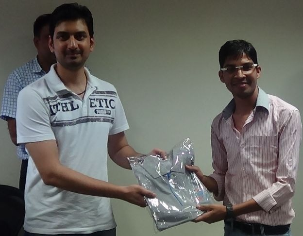 Attendee getting prize